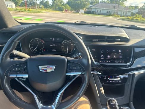 Used 2021 Cadillac XT6 Premium Luxury AWD/4WD image 16