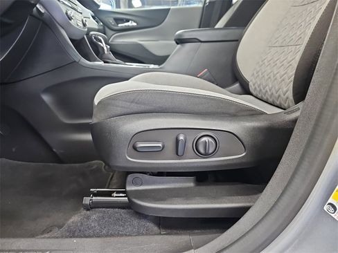 Used 2024 Chevrolet Equinox LT image 28