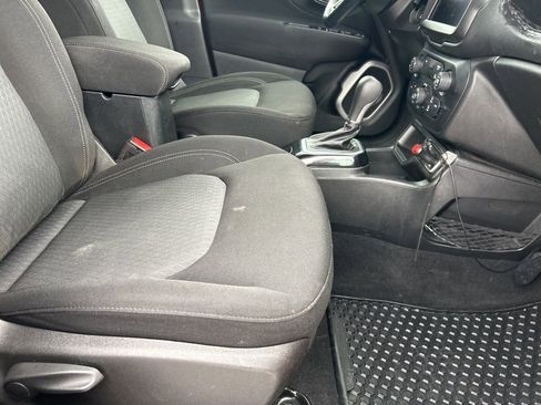 Used 2021 Jeep Renegade Latitude w/ Convenience Group image 16