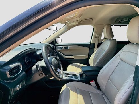 Used 2021 Ford Explorer Limited w/ Equipment Group 301A RWD image 10