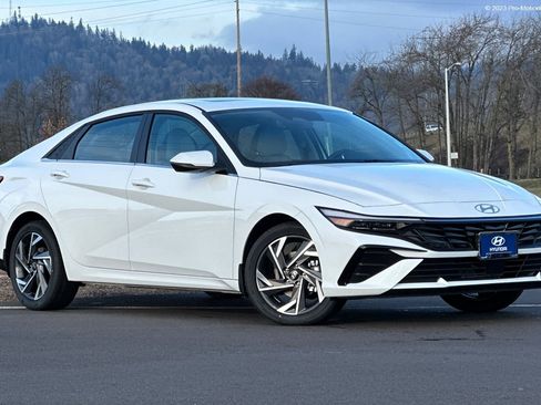 Used 2025 Hyundai Elantra Limited image 1