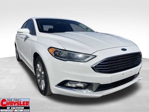 Used 2017 Ford Fusion SE w/ Fusion SE Technology Package image 1