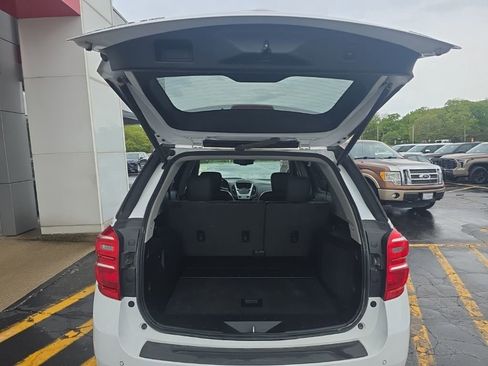 Used 2017 Chevrolet Equinox Premier w/ Enhanced Convenience Package AWD/4WD image 6