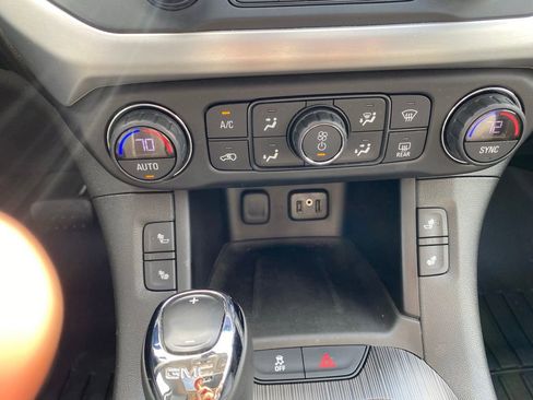 Used 2017 GMC Acadia SLT FWD image 18