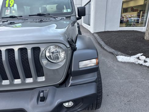 Used 2019 Jeep Wrangler Sport image 10