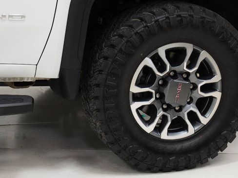 Used 2025 GMC Sierra 2500 SLT w/ SLT Premium Package AWD/4WD image 82