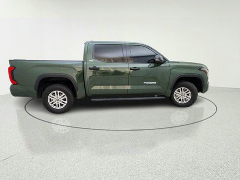 Used 2022 Toyota Tundra SR5 w/ SR5 Convenience Package AWD/4WD image 7