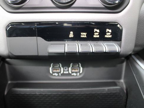 Used 2022 RAM 1500 Big Horn AWD/4WD image 23