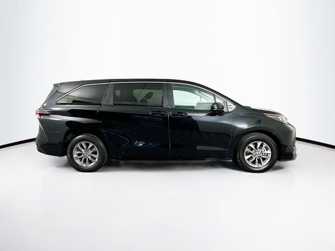 Used 2024 Toyota Sienna LE image 10