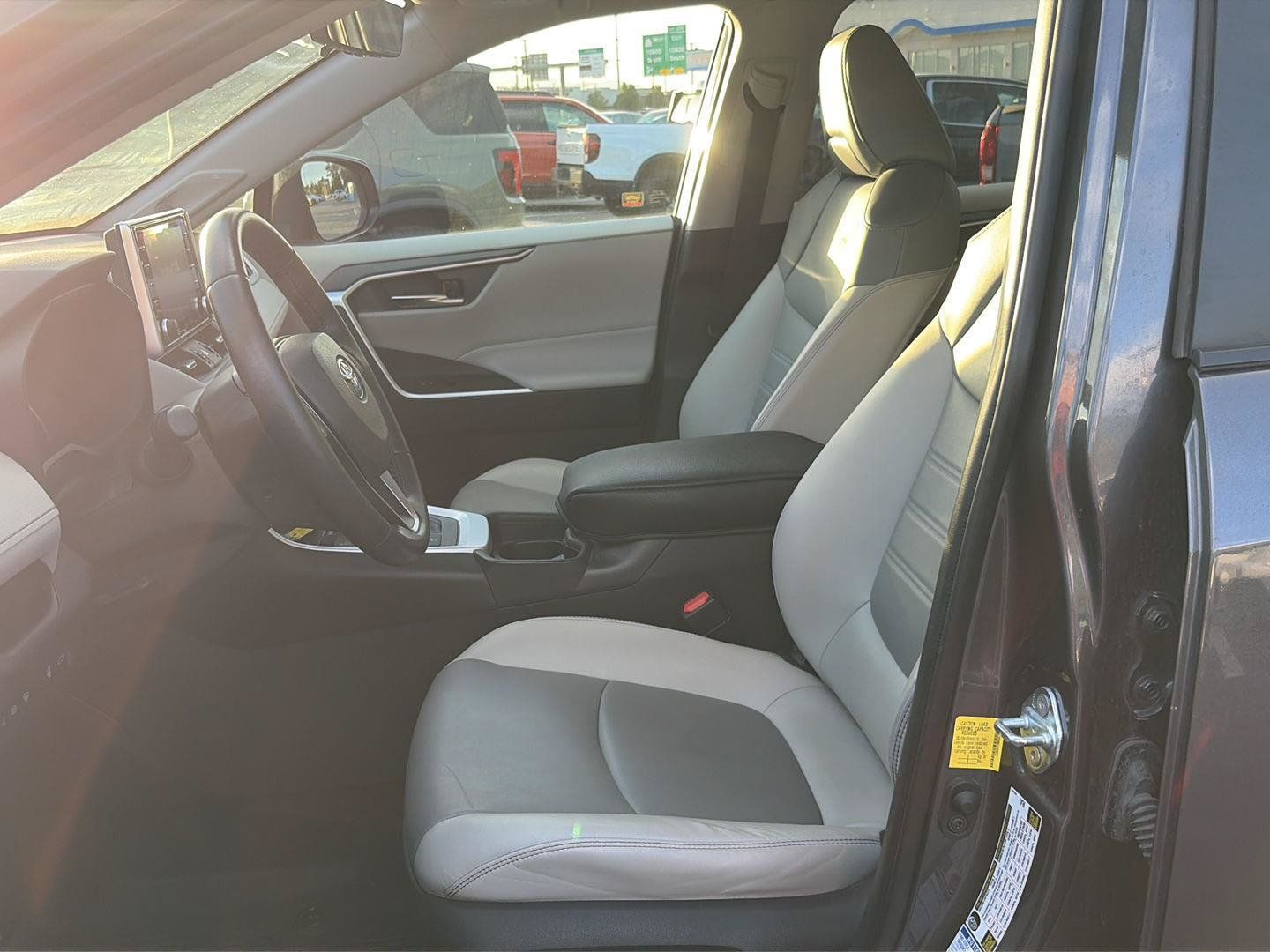 Used 2021 Toyota RAV4 XLE Premium AWD/4WD image 18