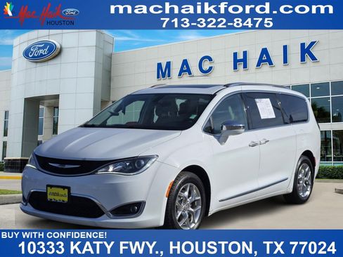 Used 2018 Chrysler Pacifica Limited image 1