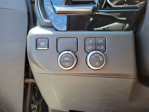 New 2025 GMC Sierra 1500 SLE w/ Preferred Package image 12