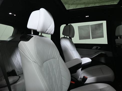 Certified 2026 BMW X7 xDrive40i w/ M Sport Package image 37