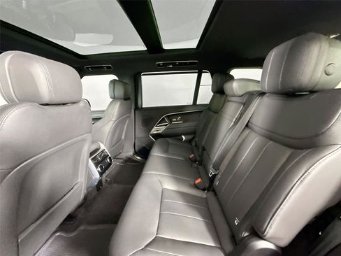 Used 2025 Land Rover Range Rover Long Wheelbase SE AWD/4WD image 32