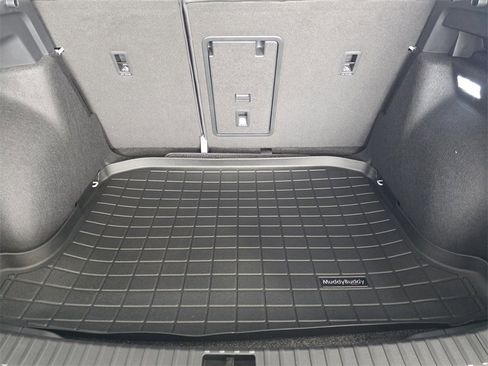 New 2025 Volkswagen Taos SE image 22