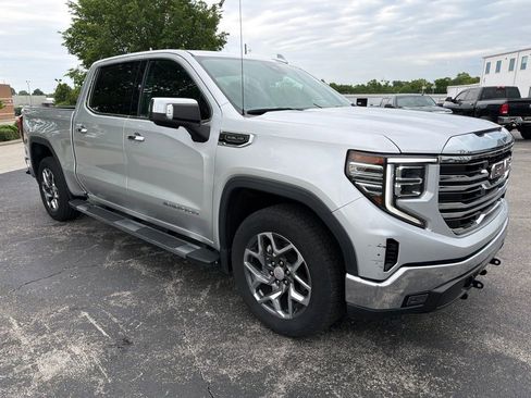 Used 2022 GMC Sierra 1500 SLT AWD/4WD image 2
