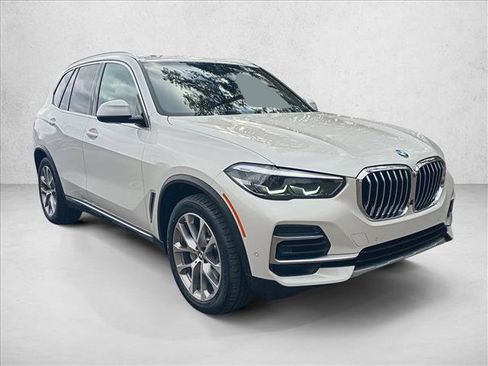 Used 2022 BMW X5 xDrive40i w/ Premium Package image 3