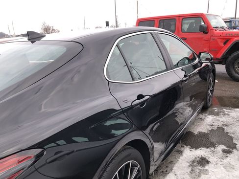 Used 2024 Toyota Camry SE image 6