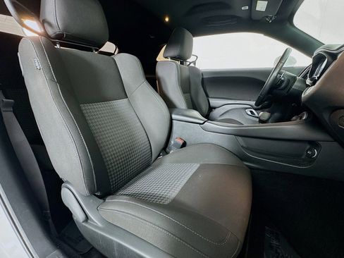 Used 2022 Dodge Challenger GT image 6