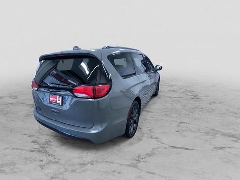 Used 2020 Chrysler Pacifica Touring-L Plus image 10