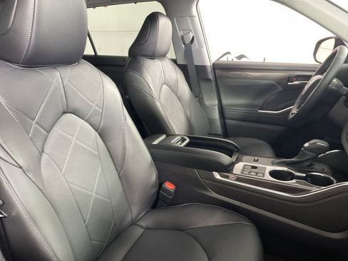 New 2026 Toyota Highlander Platinum image 33