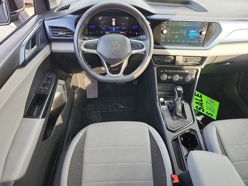 Used 2024 Volkswagen Taos SE image 11