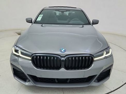 Used 2022 BMW 530e xDrive w/ Executive Package image 2