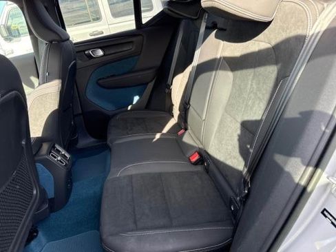 Used 2023 Volvo XC40 Recharge Ultimate image 6