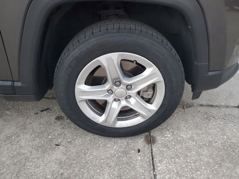 Certified 2024 Jeep Compass Sport image 5