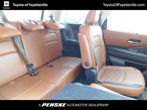 Used 2022 Nissan Pathfinder Platinum w/ Cargo Package AWD/4WD image 4