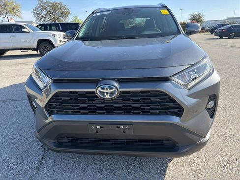 Used 2021 Toyota RAV4 XLE w/ Convenience Package image 2