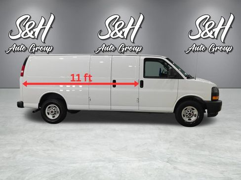 Used 2024 GMC Savana 3500 Extended RWD image 18