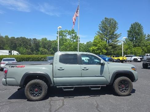 Used 2022 Toyota Tacoma TRD Off-Road w/ TRD Premium Off Road Package AWD/4WD image 9