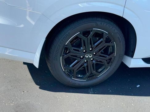 New 2026 INFINITI QX80 4WD image 4