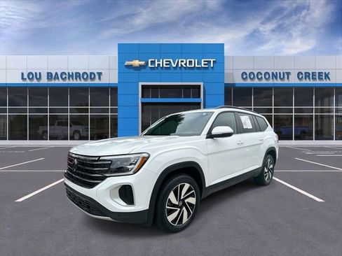 Used 2025 Volkswagen Atlas SE image 4