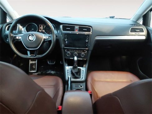 Used 2018 Volkswagen Golf Alltrack image 10