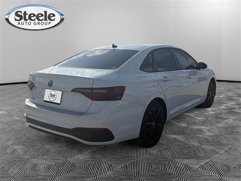 Used 2022 Volkswagen Jetta Sport image 5
