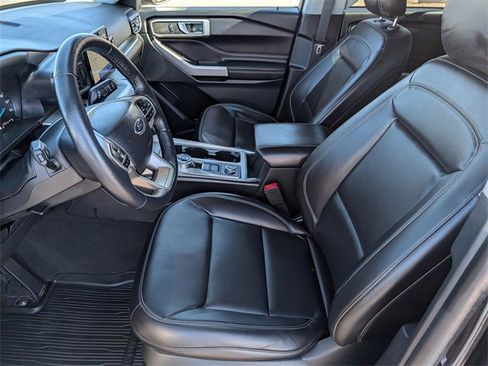 Used 2022 Ford Explorer XLT w/ Equipment Group 202A image 10