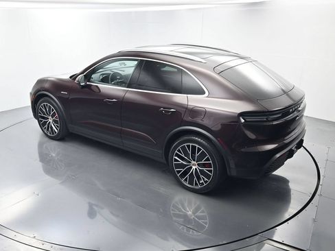 Certified 2025 Porsche Macan 4S Electric AWD/4WD image 37