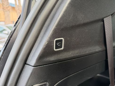 Used 2025 Chrysler Pacifica Select image 23