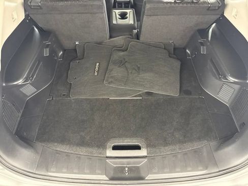 Used 2017 Nissan Rogue SV AWD/4WD image 25