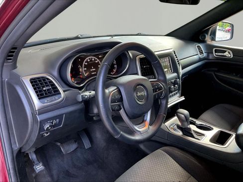 Used 2018 Jeep Grand Cherokee Laredo AWD/4WD image 16