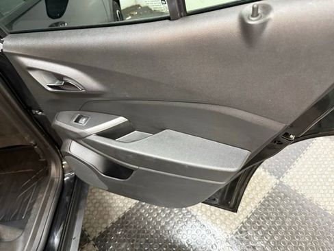 Certified 2025 Chevrolet Trax RS w/ Sunroof Package image 42