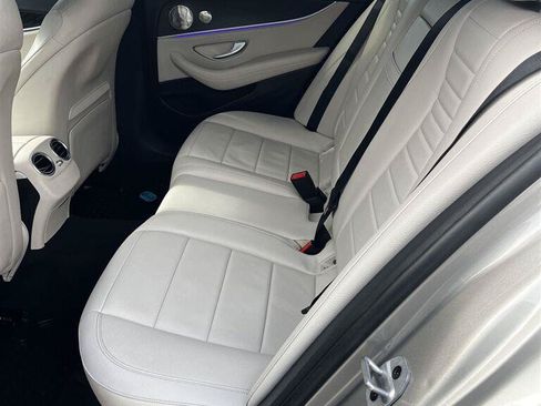 Used 2022 Mercedes-Benz E 350 4MATIC Sedan image 4