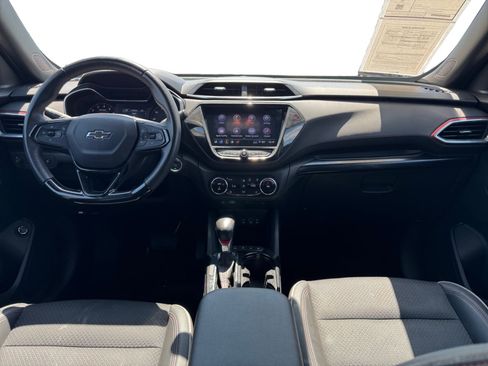 Used 2021 Chevrolet TrailBlazer RS w/ Sun and Liftgate Package FWD image 12