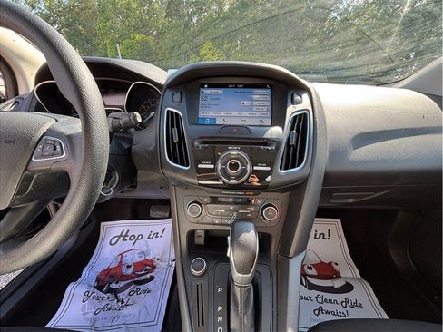Used 2017 Ford Focus SEL FWD image 11