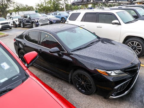 Used 2021 Toyota Camry XSE FWD image 8