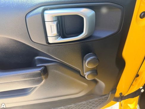 Used 2019 Jeep Wrangler Sport AWD/4WD image 17