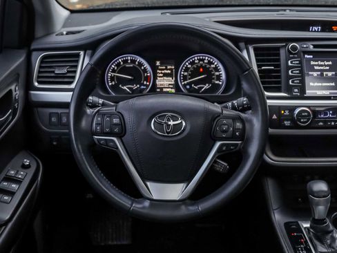 Used 2019 Toyota Highlander Limited image 26