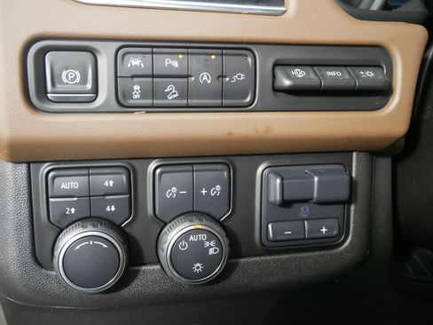 Used 2021 Chevrolet Tahoe High Country w/ Premium Package AWD/4WD image 29